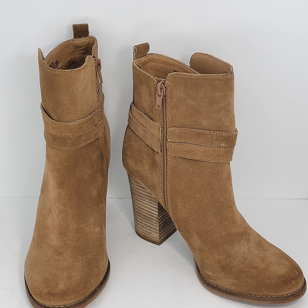 NEVER WORN Lucky Brand Tan Suede Ankle‎ Boots Size 9. #1625